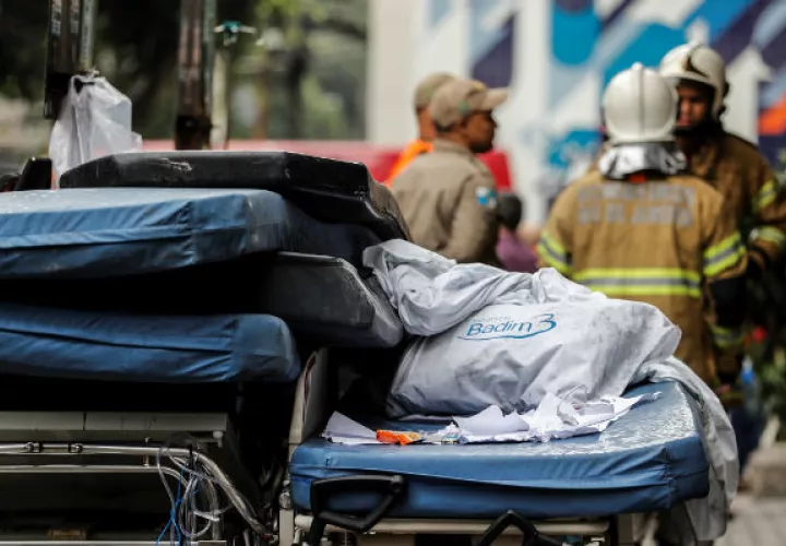 Los enfermos ingresados, varios de ellos de avanzada edad y en estado grave, fueron retirados en sus camas del hospital.