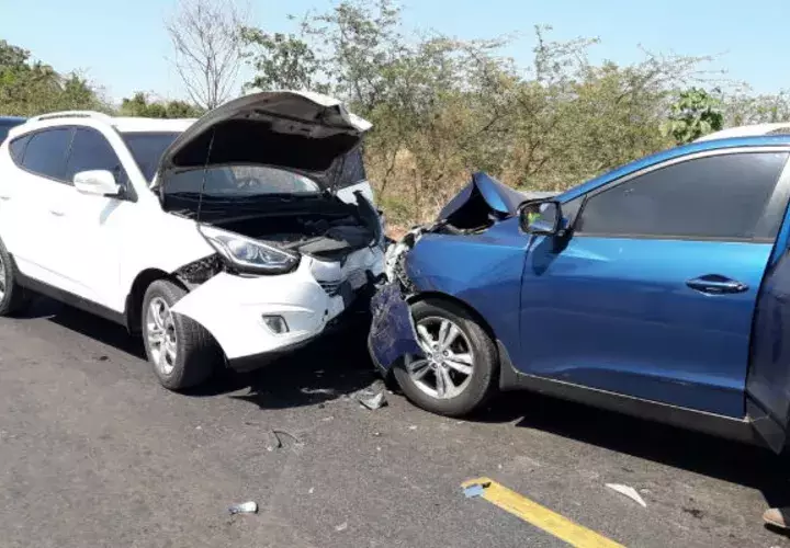 Del impacto así quedaron los vehículos. Foto: Thays Domínguez. 