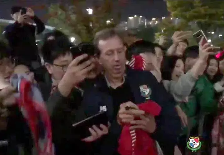 Gary stempel con los fanáticos en Corea del Sur.