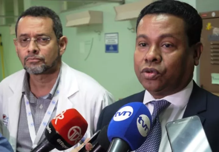 Las autoridades de la CSS se reunieron con los gastroenterólogos que protestaron por la falta de equipos e insumos. Foto de la CSS 