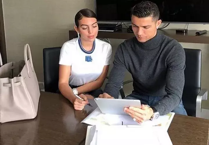 La pareja emprende junta una nueva aventura.