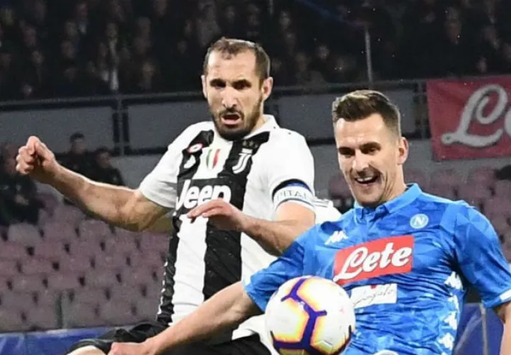 Giorgio Chiellini (izq), líder de la defensa de la Juve. Foto EFE