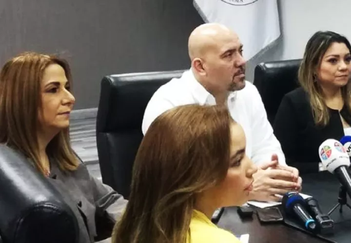 Equipos de Migración, Minseg y Mitradel  realizaron ayer la primera "reunión periódica" para el tema migratorio. Foto de cortesía