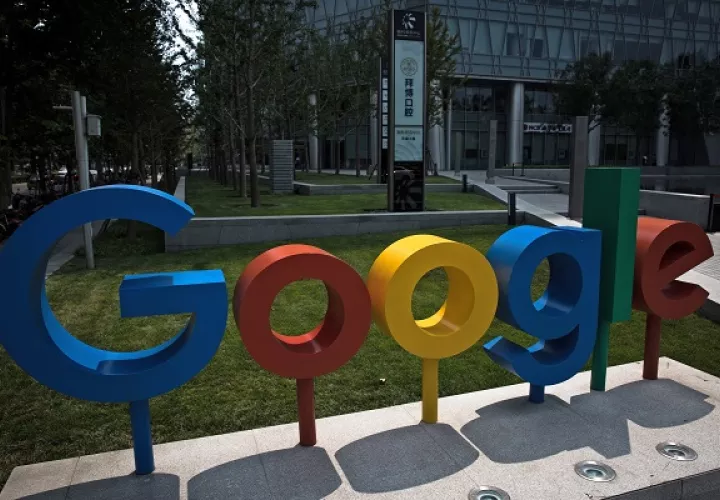  Google halló que en 2018 varios de sus trabajadores varones recibieron un salario inferior al de sus compañeras. Foto/EFE