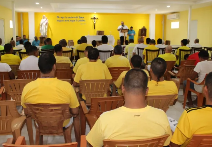 Graduaron a 120 reclusos del Centro Penitenciario La Joyita.