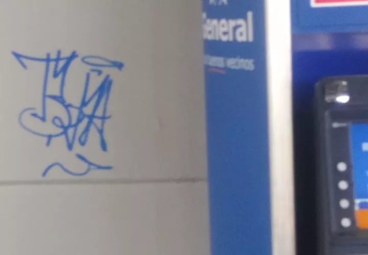 Menor es sorprendido haciendo 'graffitis' en estación del Metro de la 12 de Octubre. Foto: Policía Nacional.