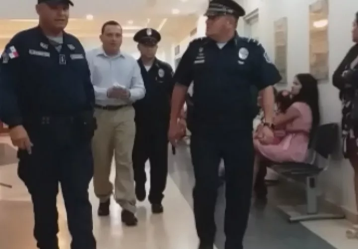 Una vez conocida la pena el abogado Jorge Micolta defensor del profesor Roberto Moreno Grajales anunció a los jueces del Tribunal de Juicio apelará la audiencia. Foto/José Vásquez