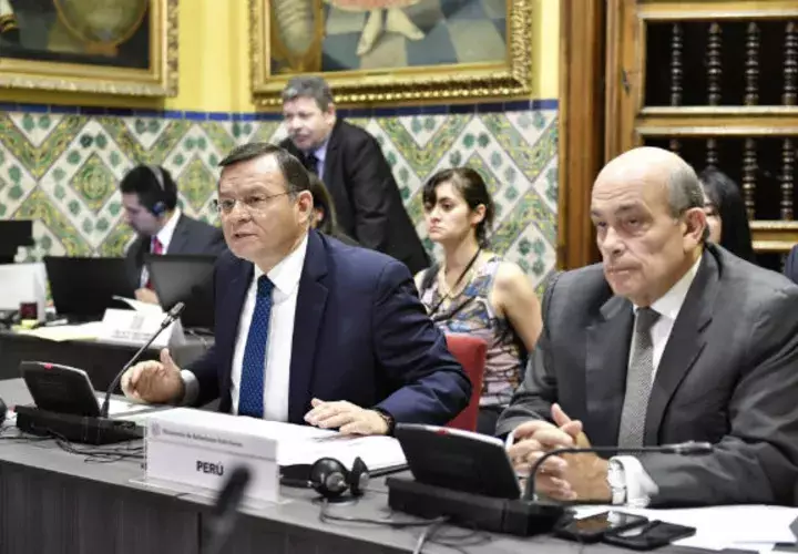 Los ministros de Relaciones Exteriores y delegados del Grupo de Lima, formado por catorce países americanos contrarios al Gobierno del presidente venezolano, Nicolás Maduro, instaron hoy al mandatario a no asumir su nuevo mandato presidencial, cuya legitimidad no reconocerán.