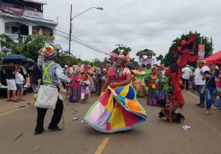 Durante toda la semana, se llevaron a cabo múltiples concursos -infantiles, juveniles y en versión adulta de décima escrita y cantada, saloma y grito, de indumentaria folclórica, de tambor, acordeón y toque de mejorana. Foto/Thays Domínguez