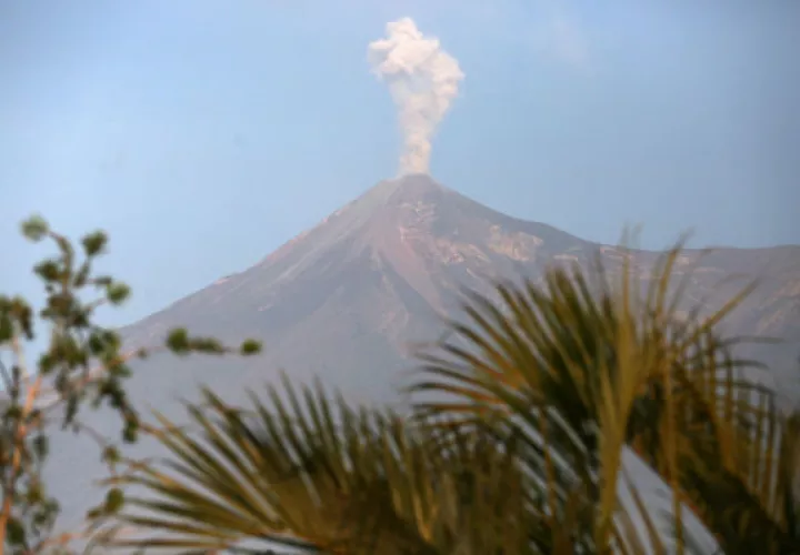 La vigilancia que mantiene el Observatorio del Volcán de Fuego (OVFGO) registró en las últimas horas el incremento de las explosiones que van de 14 a 32 por hora entre débiles, moderadas y fuertes, alertó.