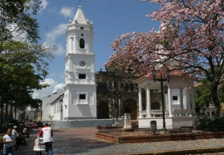'Portal Waikán' resalta la belleza de los guayacanes y de los habitantes de Panamá. Editada por Ariel Barría Alvarado.
