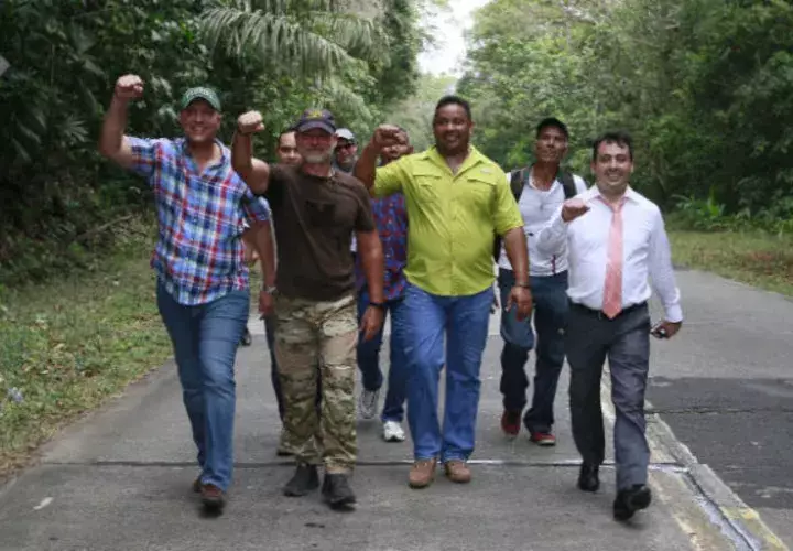 El exdirector de la Policía Nacional, Gustavo Pérez, realizó una caminata junto a familiares y amigos. Edwards Santos 
