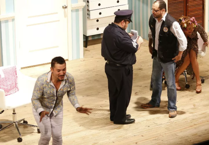 Cuando hace de policía... Foto: Josué Arosemena.