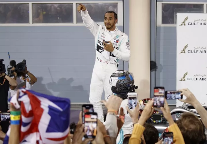 Hamilton trata de acercarse a la cima.