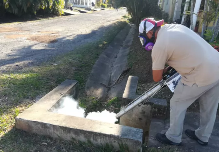 Habrá Fumigaciones, inspecciones en las residencias, y recomendaciones son parte de los compromisos adquiridos con la comunidad. Foto/Thays Domínguez