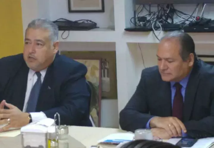 Harry Díaz junto a Alfonso Fraguela, presidente del Mag 