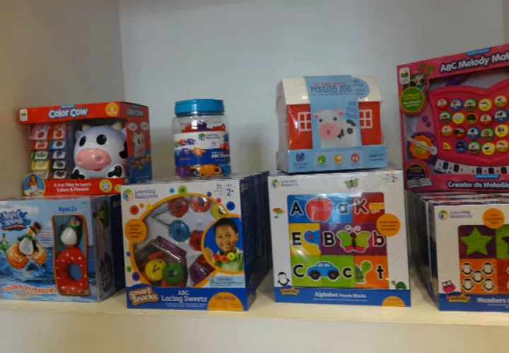 Otras propuestas de la tienda de juguetes. Foto Rosalina Orocú Mojica.