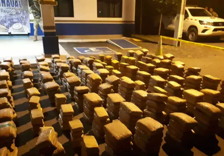 La sustancia fue ubicada a bordo de una lancha que se encontraba en la desembocadura del río Santa María, en Herrera.