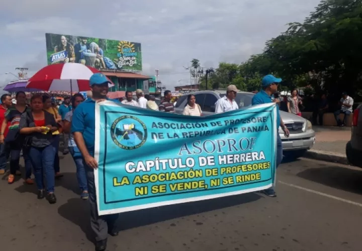 Los educadores le hicieron un llamado a los padres de familia para que no envían a clases a sus hijos, ya que participarán el la gran marcha nacional.