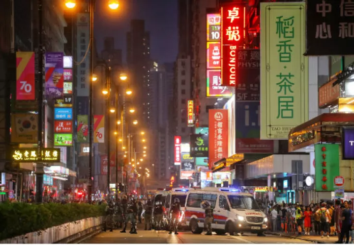 Un edificio gubernamental del barrio de Tuen Mun también fue víctima de vandalismo.