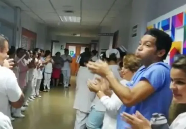 El personal de enfermería fue el que, principalmente, se manifestó frente a la dirección médica. /Foto José Vásquez