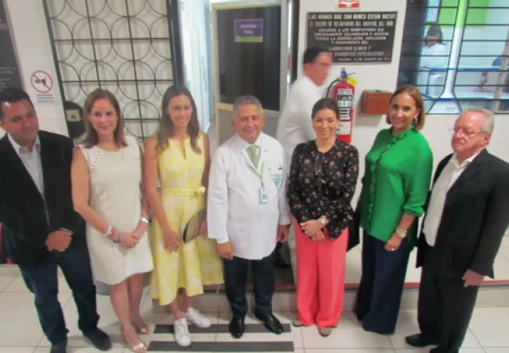 El director del Hospital del Niño le habló a los representantes de los candidatos presidenciales de la difícil situación de ese centro hospitalario.