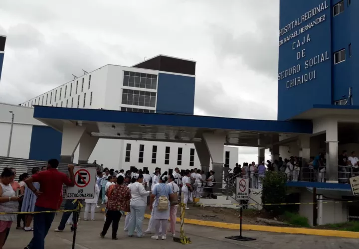 El movimiento telúrico no dejó víctimas que lamentar; sin embargo causó pánico en la población y obligó a desalojar los Hospitales Regional Rafael Hernández en David y Hospital materno Infantil José Domingo de Obaldía. Foto/Mayra Madrid