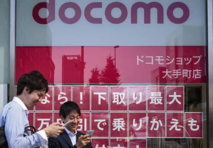 Dos de las tres firmas de telefonía móvil más importantes de Japón, Softbank y KDDI, anunciaron  el aplazamiento del lanzamiento de un nuevo modelo de la firma china Huawei. Foto/Efe