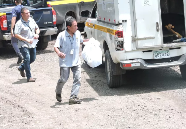 Los huesos fueron ubicados por unidades policiales, en un precipicio, en la vía que va hacia la comunidad. Foto: Landro Ortiz.