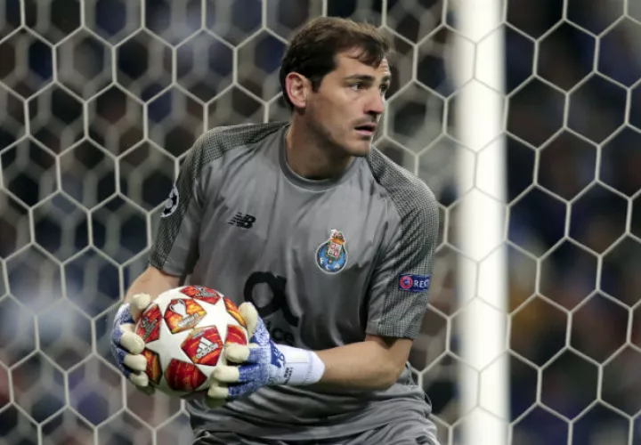 Iker Casillas, que cumplirá 38 años el próximo 20 de mayo, vive su cuarta temporada en el Oporto. Foto AP