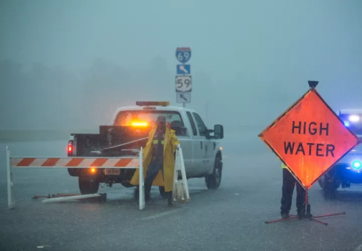 Cierran algunas carreteras importantes debido a la tormenta Imelda. FOTO/AP