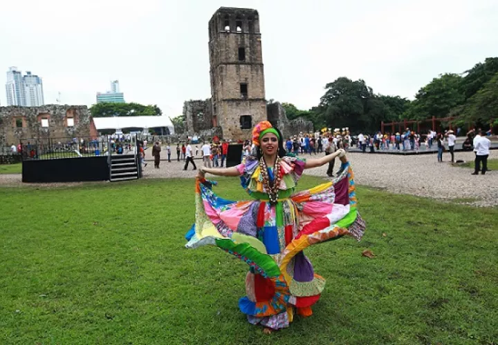¿Quién dijo que la celebración de los 500 años de fundación de la Ciudad de Panamá se acabó? Continúa. Esta vez, en la Semana del Libro. Están invitados. Foto: Anayansi Gamez.