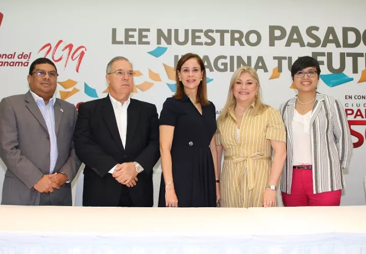 Organizadores del evento ferial y colaboradores. En esta edición de la Feria Internacional del Libro de Panamá habrá más de 30 galas literarias. Alerta a la niñez sobre el cuidado del planeta y está dedicada a los 500 años de la Ciudad de Panamá. Foto: Inac.