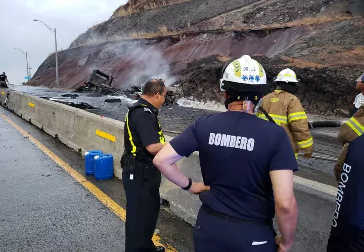 Cisterna se incendia en Villa Lucre. 