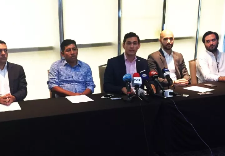 En rueda de prensa anunciaron que crearán bancada. Foto de Twitter