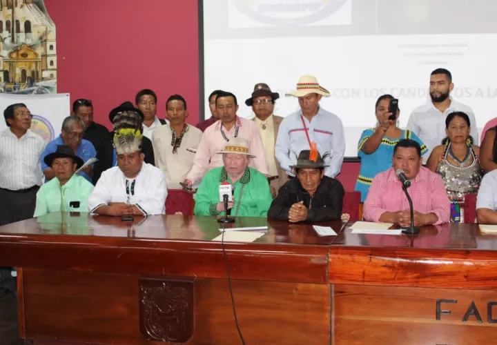La dirigencia de los indígenas hizo una conferencia de prensa, luego del desplante. 