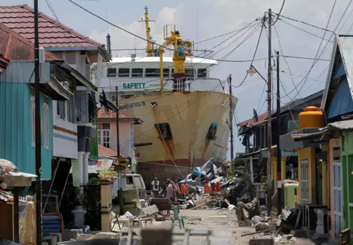 Más de 25 países ofrecieron asistencia después de que el presidente de Indonesia, Joko Widodo “Jokowi” pidiera ayuda internacional.  FOTO/AP