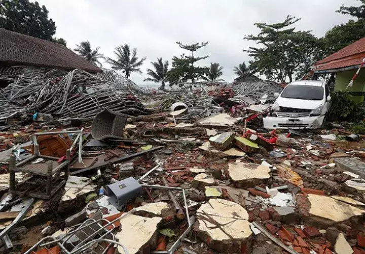 Indonesia se asienta sobre el "Anillo de Fuego del Pacífico", una zona de gran actividad sísmica y volcánica que es sacudida al año por unos 7.000 temblores, la mayoría moderados.