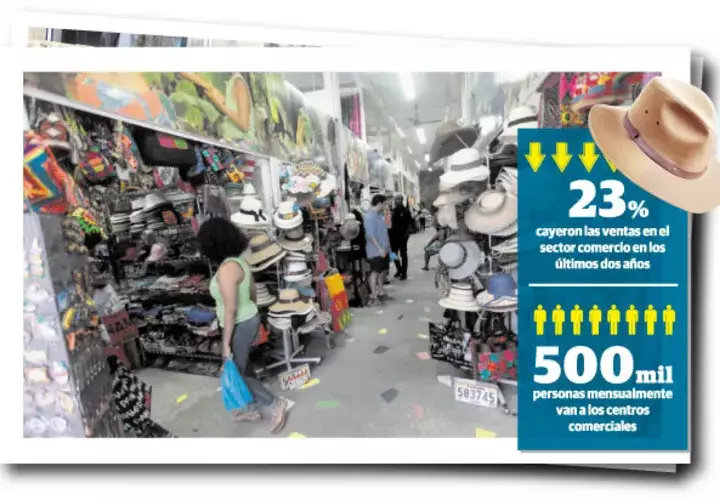 Algunos centros comerciales son centros de catequesis y otros tienen puesto de información para los peregrinos.