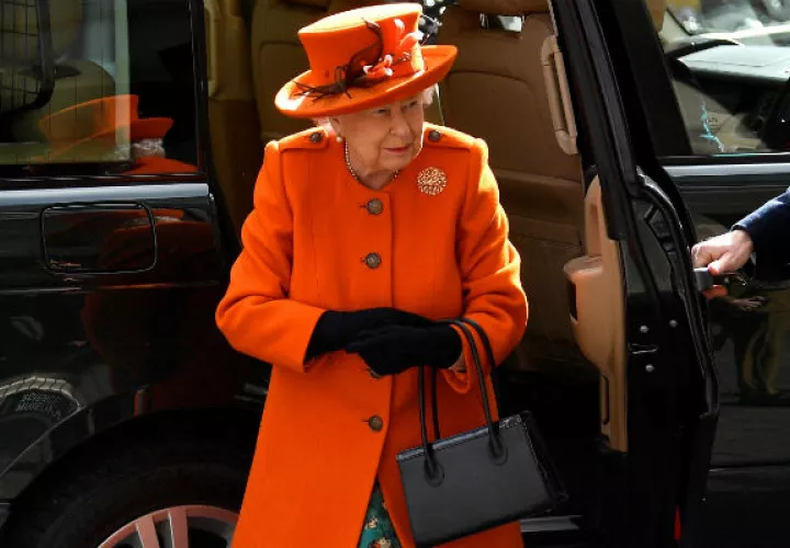 La soberana británica -que llegó al trono en 1952 tras la muerte de su padre, el rey Jorge VI- tocó la pantalla de un iPad para compartir en Instagram la imagen de una carta.