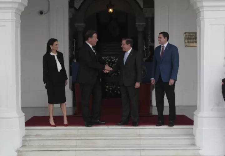En este primer contacto en el periodo de transición, también participaron los vicepresidentes. Foto de Víctor Arosemena