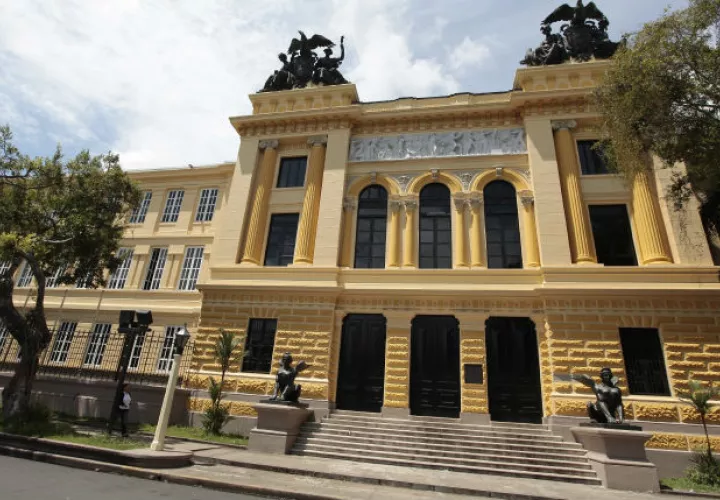 Instituto Nacional. Será sede de homenaje a los Märtires del 9 de Enero de 1964 y reconocimiento público a Emilio Gastelú. /Foto: Archivo.