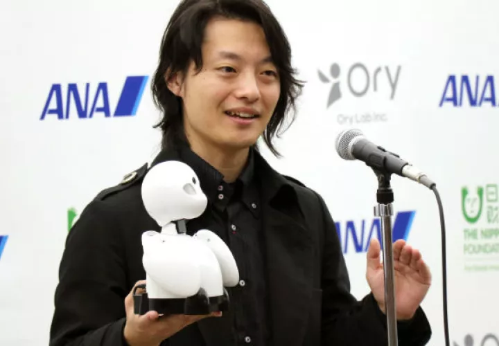 OriHime-D, el robot camarero. Foto/EFE