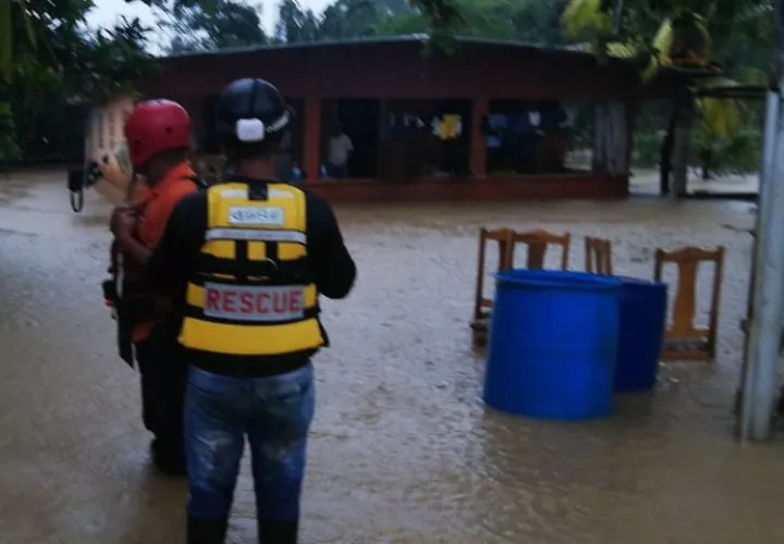 Las viviendas en Reparto Bayano quedaron nuevamente inundadas por el desbordamiento de una quebrada. 