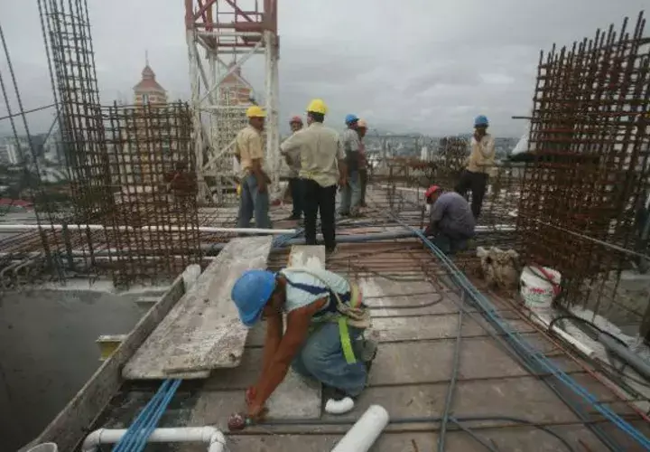  La inversión en los permisos de construcción reflejaron un decrecimiento de 53%, en seis meses