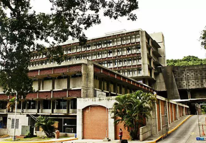 Instituto Oncológico deplorable estado. Foto: Archivo