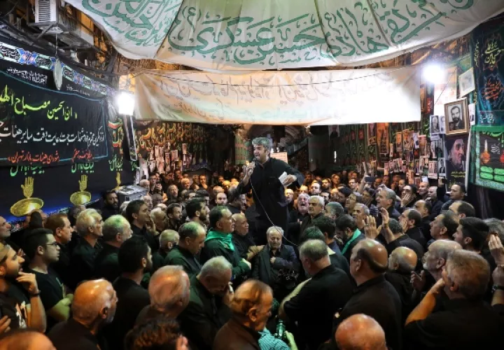 Cientos de miles de personas acuden a la ciudad santa, unos 80 kilómetros al sur de Bagdad, durante la festividad, una de las principales de la secta chií del islam. FOTO/AP