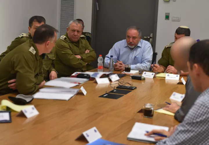 El ministro de Defensa israelí, Avigdor Lieberman, dimitió por conflictos con el primer ministro israelí. FOTO/AP