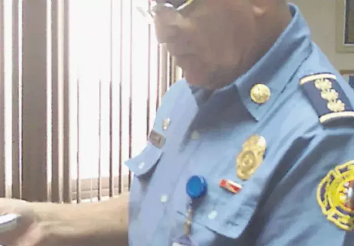 Gilberto Guerra, de los Bomberos, recomienda portar en los vehículos extintor de 2 o 5 libras con la precalificación ABC.