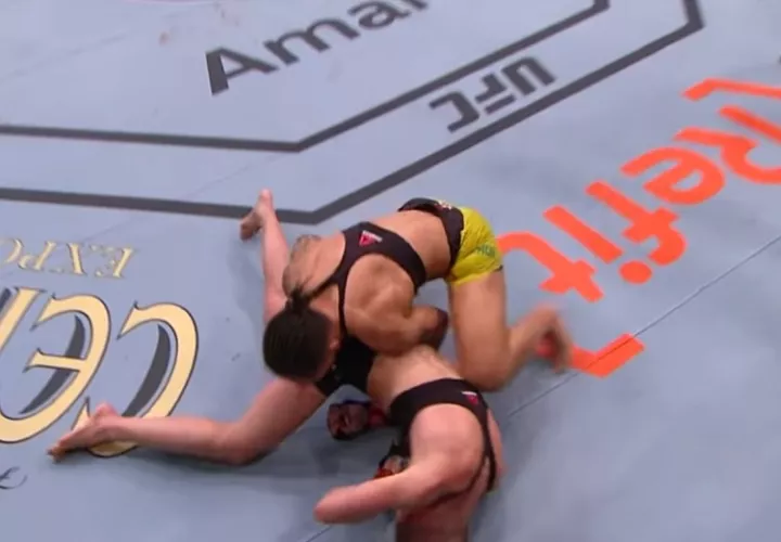 Jessica Andrade durante su combate con Rose Namajumas.